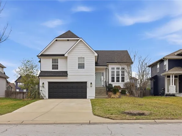 16458 S Lawson St, Olathe, KS 66062