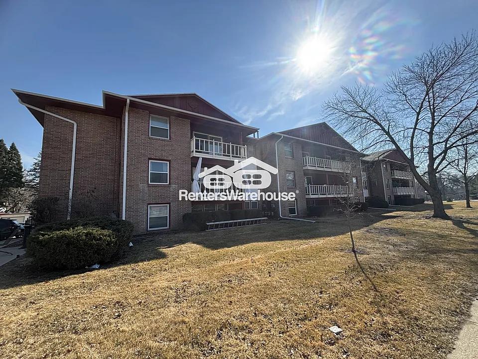 7815 Douglas Ave #102