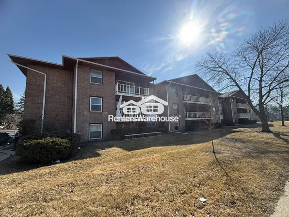 7815 Douglas Ave APT 102, Urbandale, IA 50322