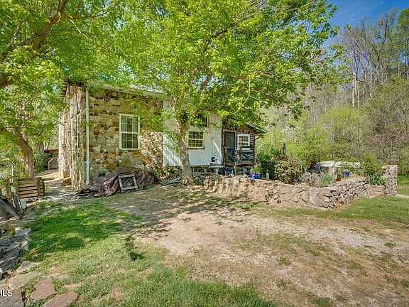 3rd image of 170 Davis Rd