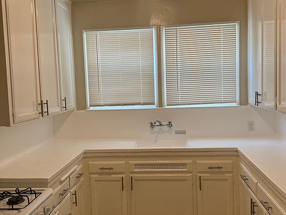 4th image of 1224 S Westmoreland Ave #1