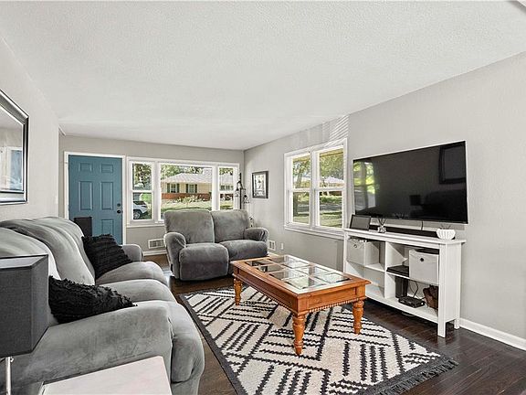 4th image of 8807 Stark Ave