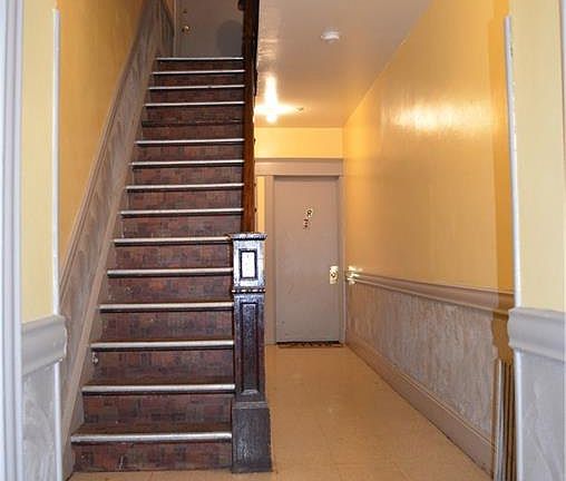 5th image of 359 Walnut St