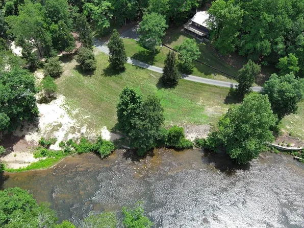 135 River Place Rd, Galax, VA 24333