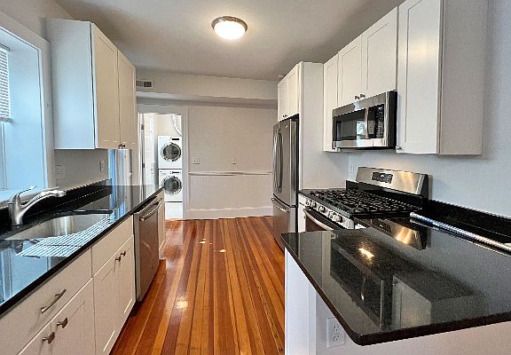 2nd image of 17 Ashland St #2R