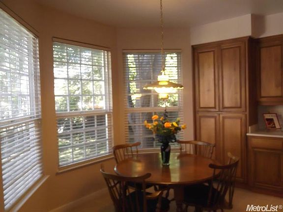 5th image of 3747 Gleneagles Dr