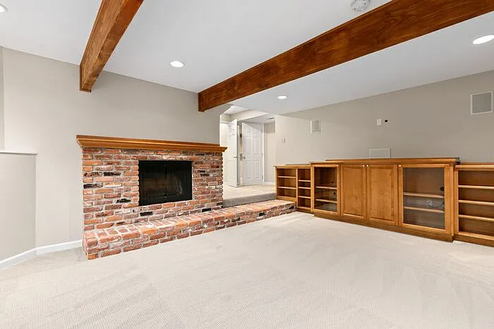3 bed, 2.5 bath, 2590 sqft, $4,250 — Photo 2