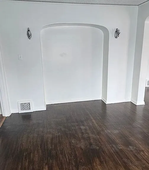 3368 Strong St — Photo 2