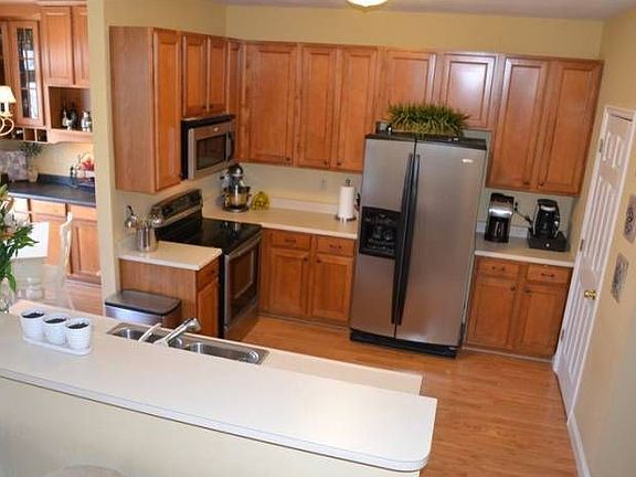 Kitchen with 42" Cabinets