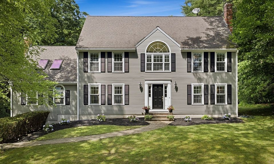 1st image of 4 Juniper Ln