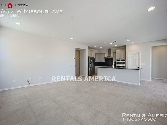 4th image of 8957 W Missouri Ave