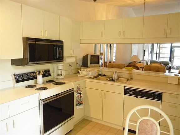 5th image of 2907 Park Lake Dr