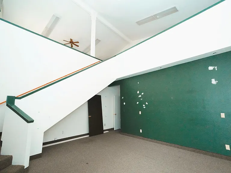 1016 N Golden State Blvd #A — Photo 13