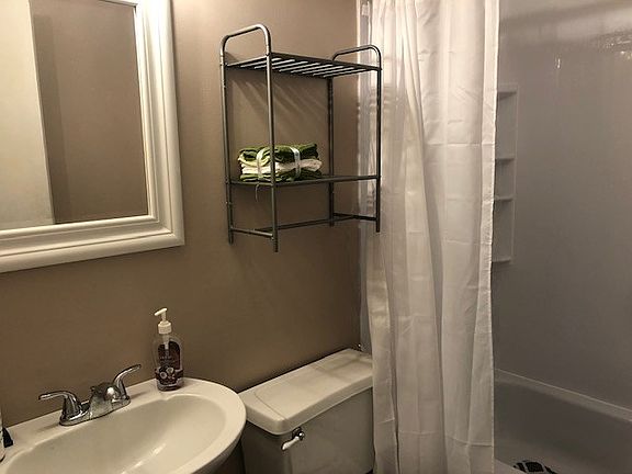 4th image of 678A Katherine Ave