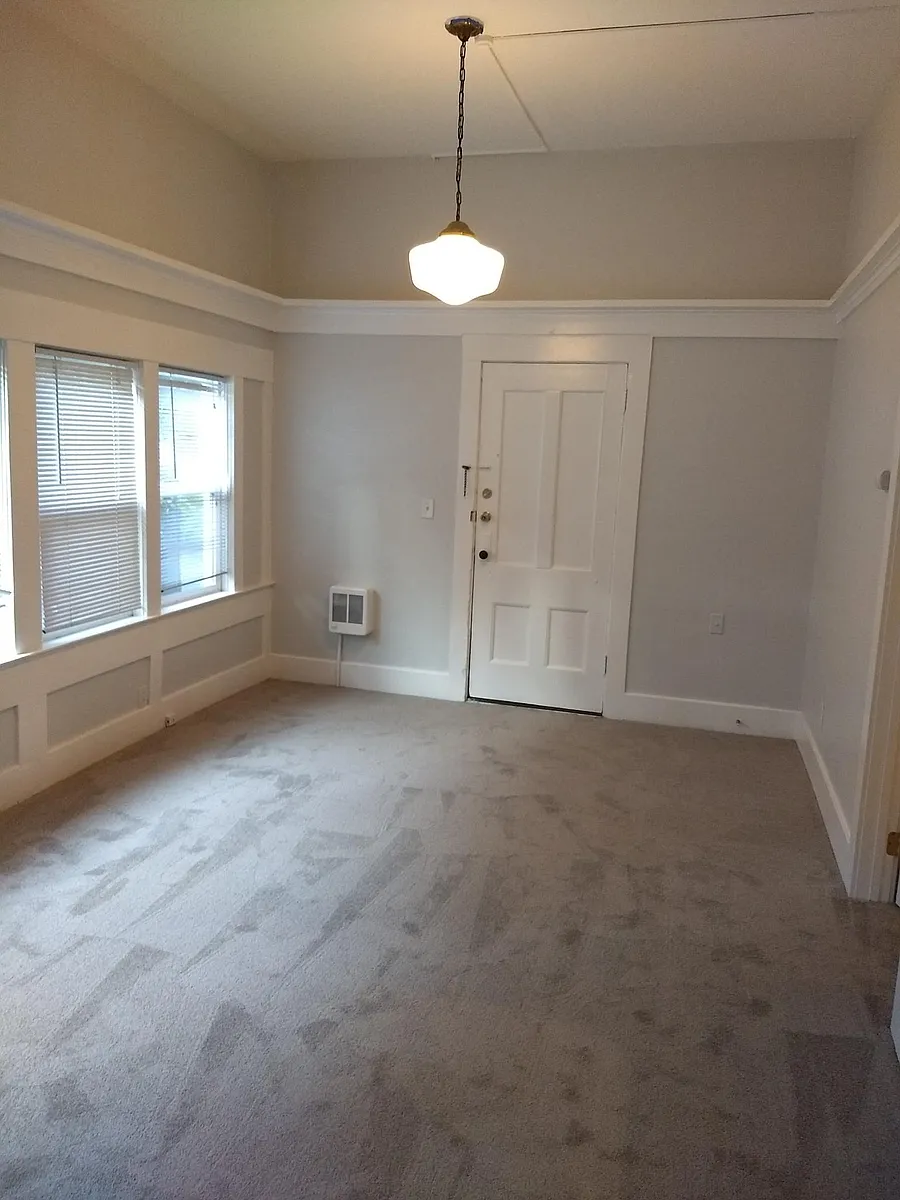 Building Photo - 1903 10th Ave W #1