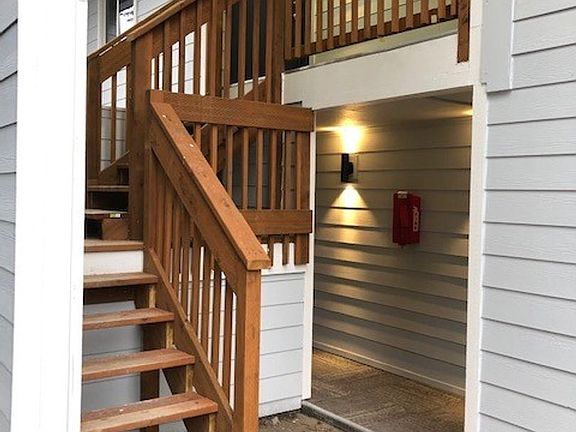 5th image of 712 Enterprise Dr NE #103