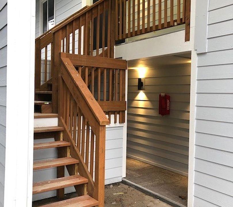 1st image of 712 Enterprise Dr #203