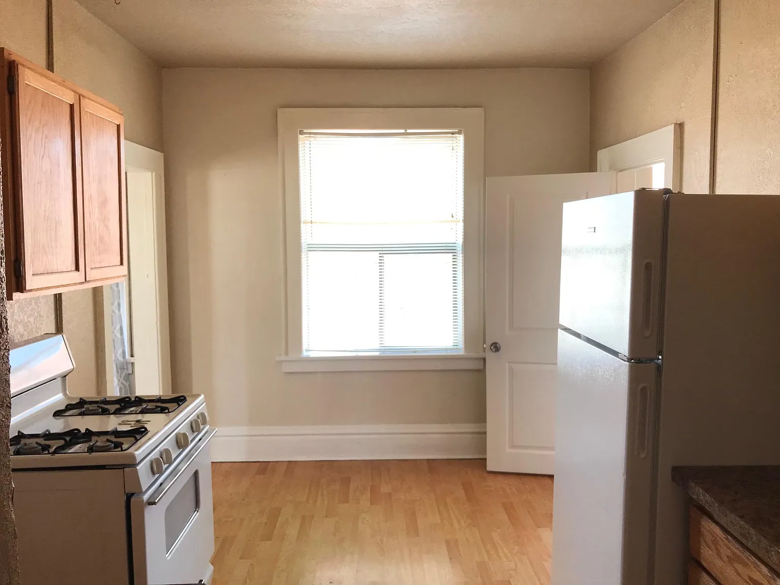 2 bed, 700 sqft, $1,100 — Photo 1