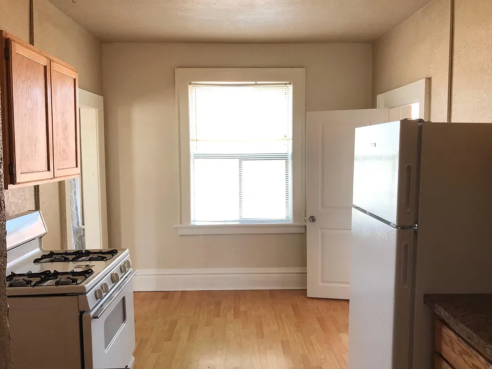 307 1/2 W 2nd Ave #17
