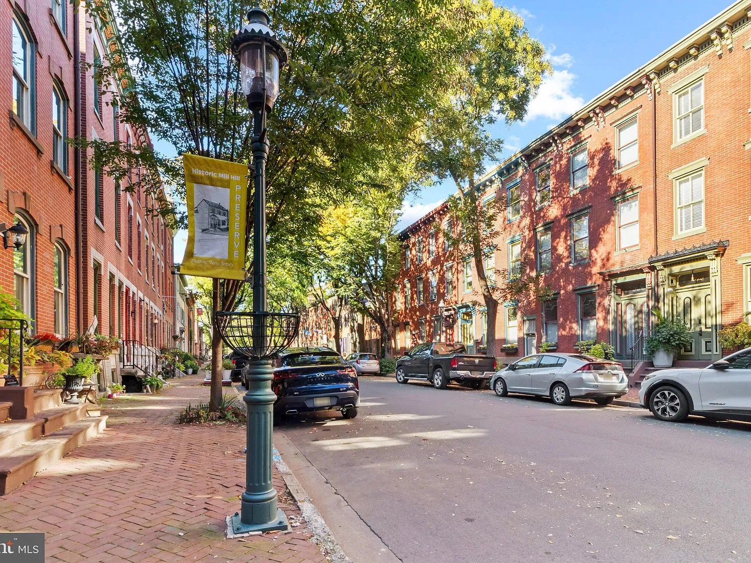 1 bed, 1.0 bath, 2242 sqft, $1,600 — Photo 3
