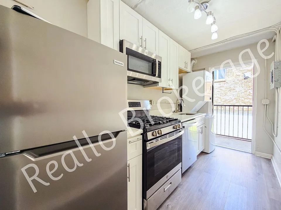 549-553 Highland Ave NE