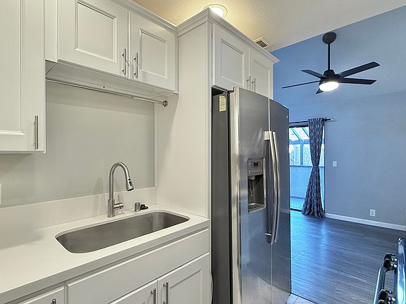 4th image of 2135 E Valley Pkwy Unit 33