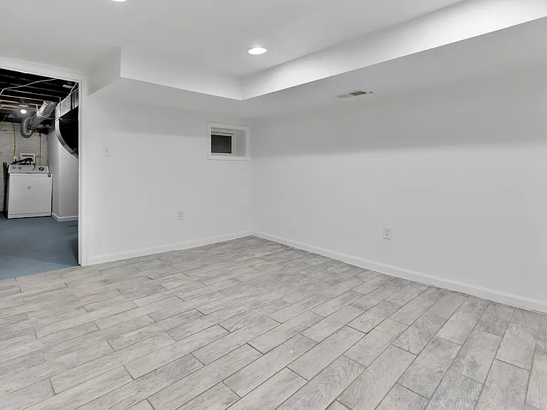 430 E 28th St — Photo 15