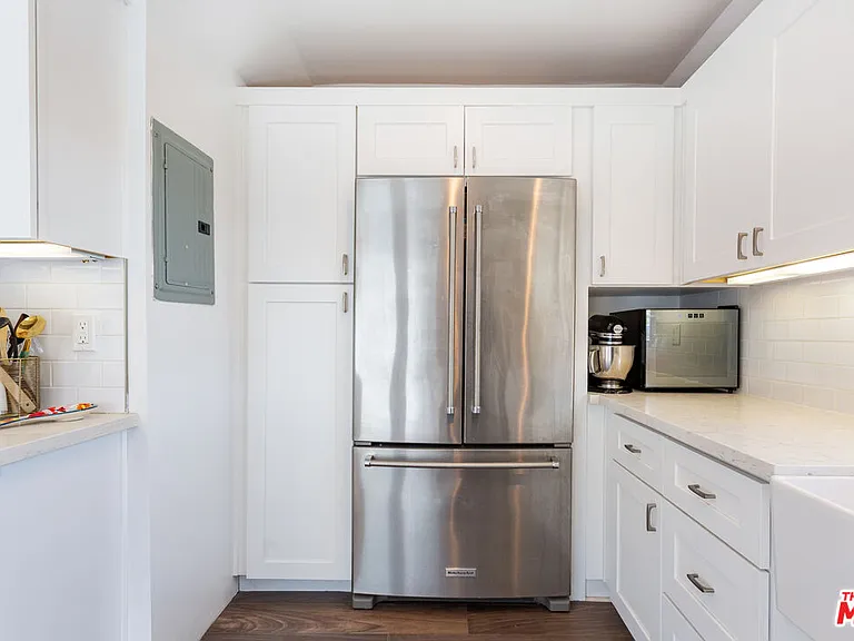 444 S Roxbury Dr #B — Photo 13