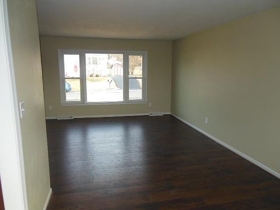 5th image of 4713 Sanders Dr NE