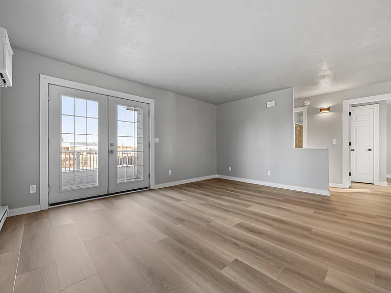 2170 2nd Ave E — Photo 5