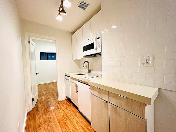 4th image of 306 W 92nd St APT 1R