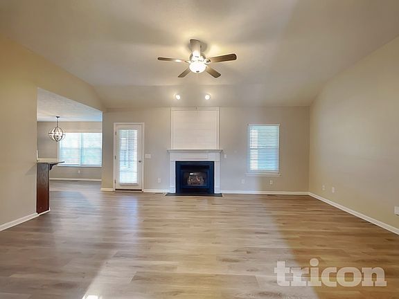 5th image of 146 Waterford Way #B