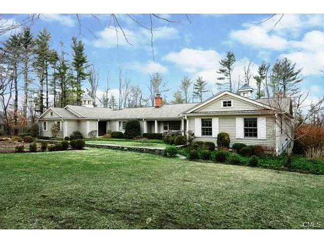 24 Spruce Dr photo 1