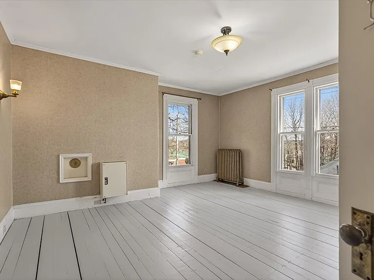 31 Franklin St #B — Photo 15