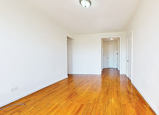 3rd image of 4848 Broadway APT 2G