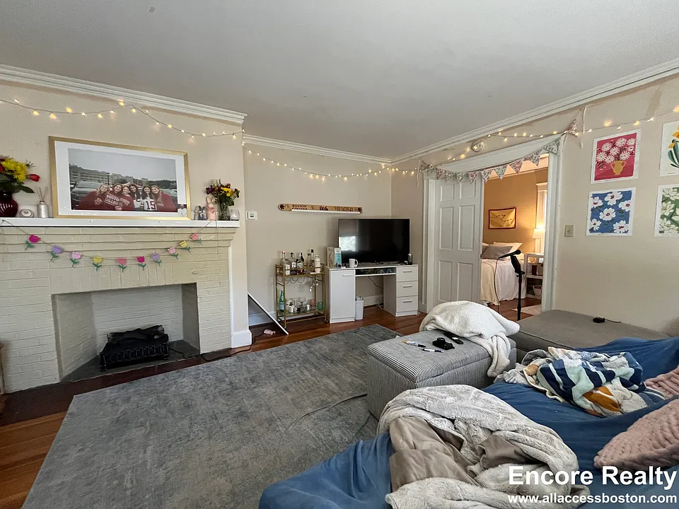 289 Foster St #2