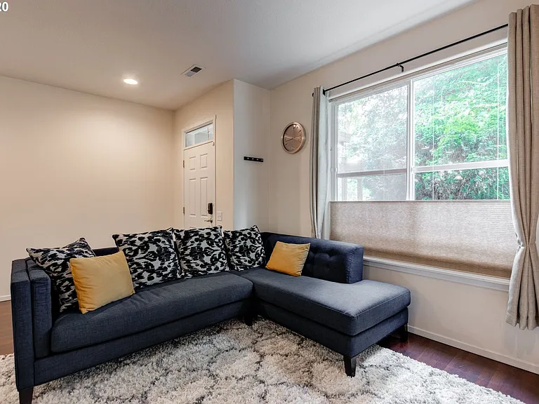 2232 NE Redelfs Way — Photo 10