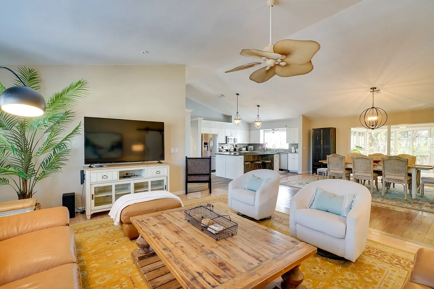 4 bed, 3.0 bath, 3810 sqft, $11,676 — Photo 2
