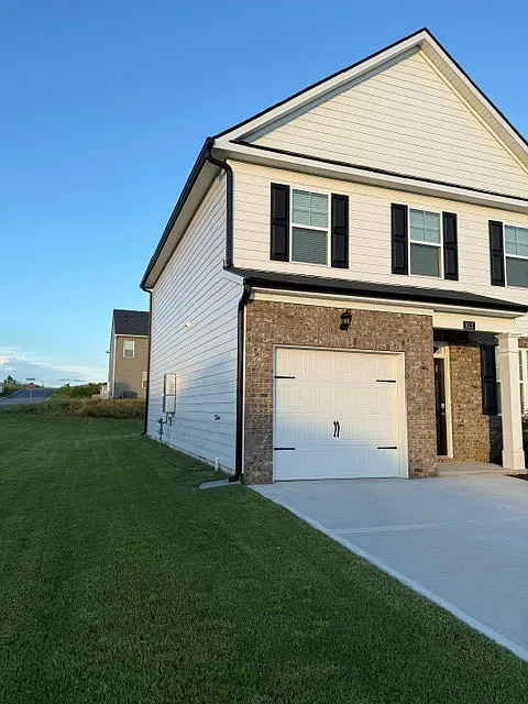 3 bed, 2.5 bath, 1663 sqft, $2,150 — Photo 3