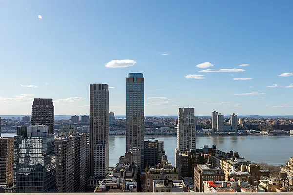 Sold by Compass | media 9