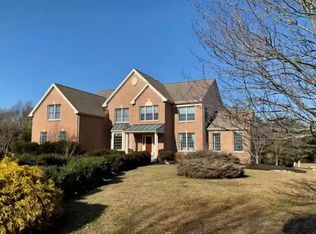 2 Pheasant Dr, Ringoes, NJ 08551