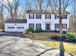 9 Sterling Cir, Wallkill, NY 12589
