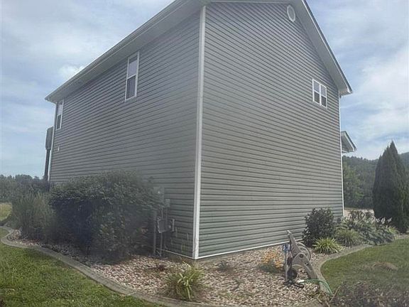5th image of 940 Dalton St
