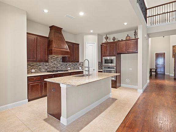 4th image of 5109 Berkley Dr