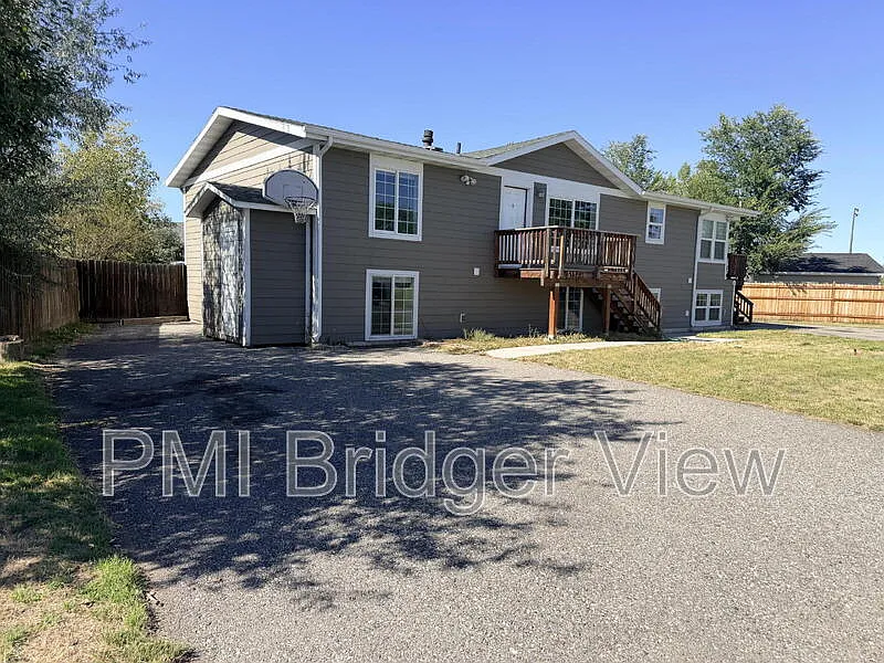 3 bed, 2.0 bath, 1458 sqft, $2,400 — Photo 1