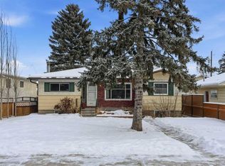 8624 SW 33rd Ave NW, Calgary, AB T3B 1M3