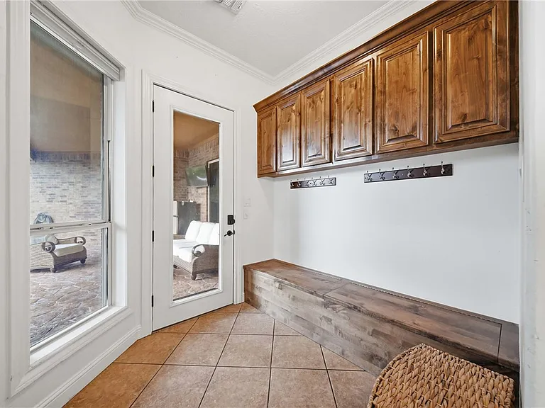 2404 Lancaster Ct — Photo 13