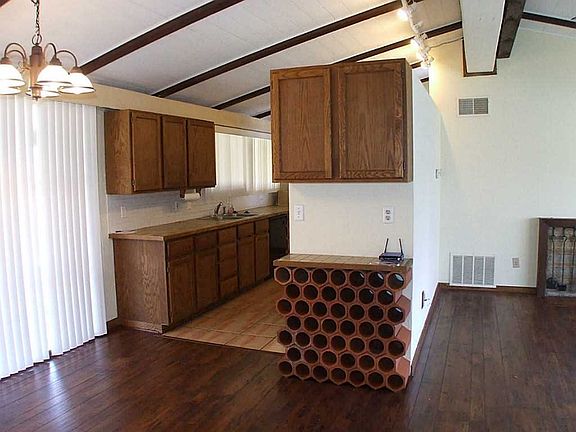 5th image of 3021 E Lincolnshire Blvd