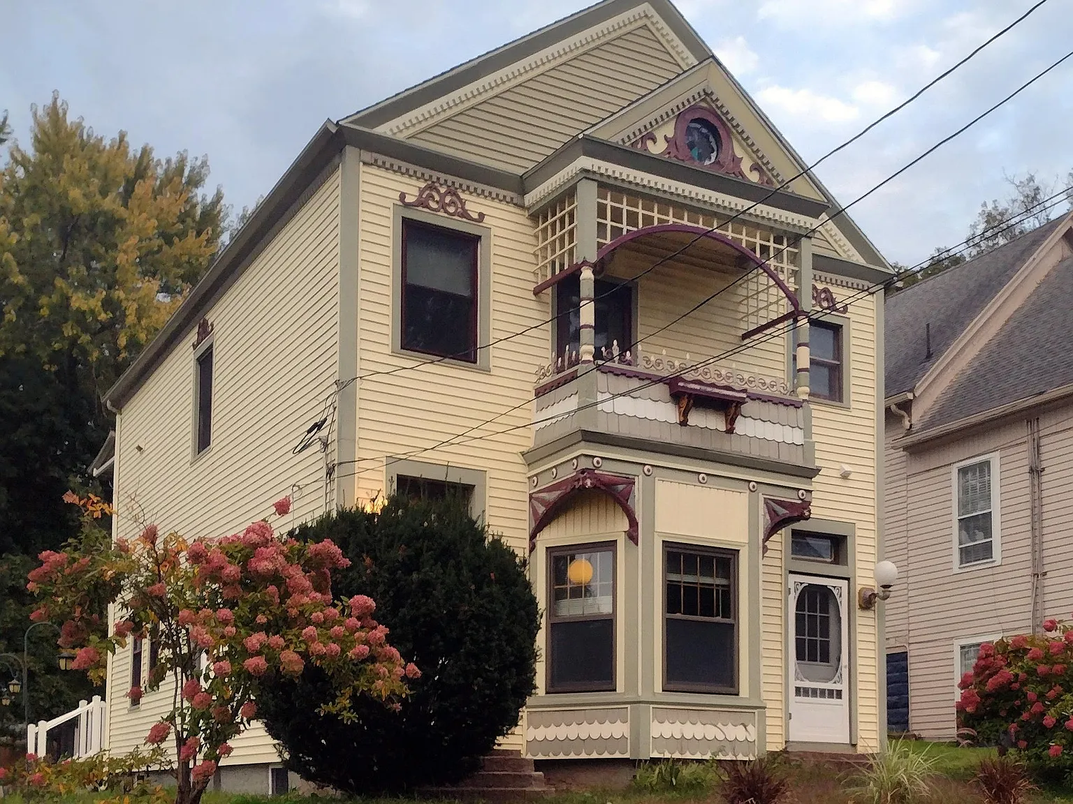 2 bed, 825 sqft, $1,900 — Photo 1
