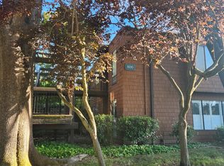 800 Woodside Ln E Unit 8, Sacramento, CA 95825